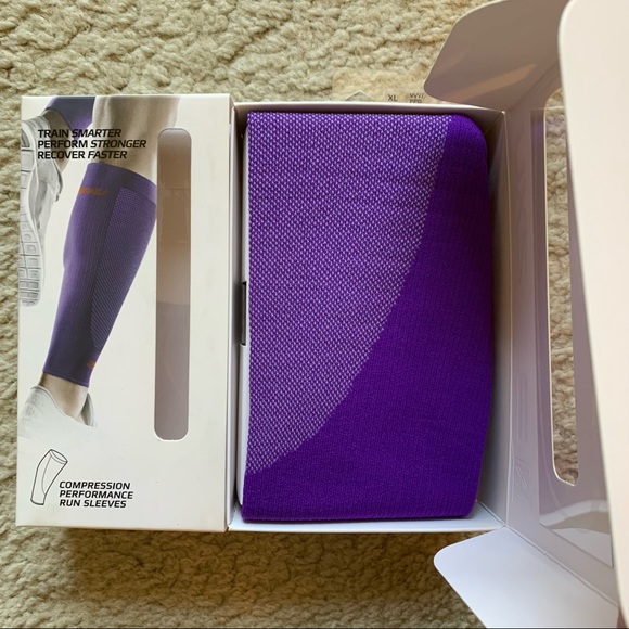 NWT Unisex 2xu Compression Performance Run Sleeves - Purple Calf Sleeves - Picture 3 of 6